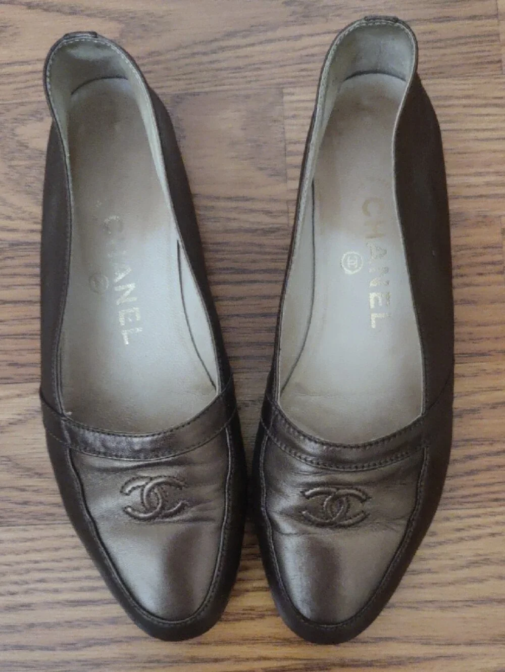 Authentic CHANEL Bronze Brown Leather CC Logo Flats